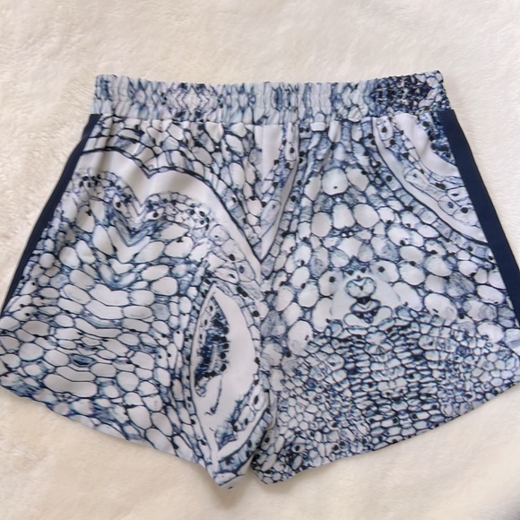 ASKARI Top and Short Set Size XS - Picture 15 of 17